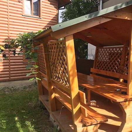 Базилік Hotel Yaremche Ngoại thất bức ảnh
